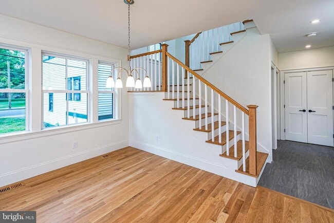 Building Photo - 22 Dickinson St