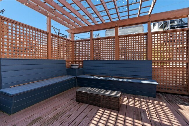 Building Photo - 1018 N Hermitage Ave