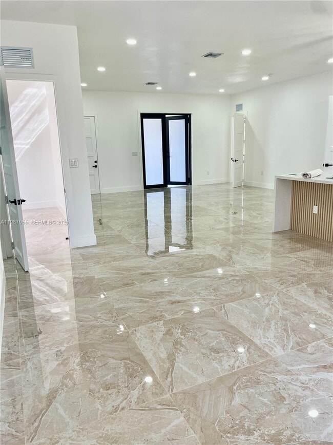 Building Photo - 435 N Quebrada St