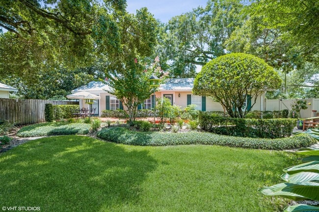 Building Photo - Spacious Cottage in College Park
