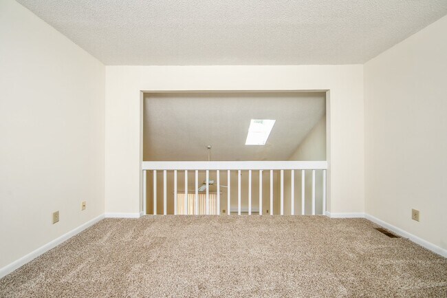 Building Photo - COMING SOON! Cozy 2bd/2ba Townhome Nest in Watersedge