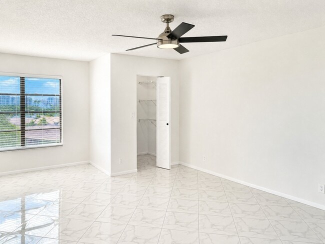 Building Photo - 7076 Huntington Ln