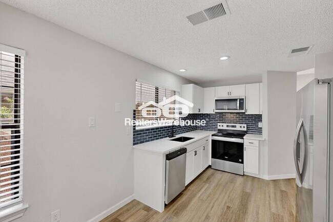 Building Photo - MOVE IN READY - 3BED/2.5BATH - CARROLLTON ...