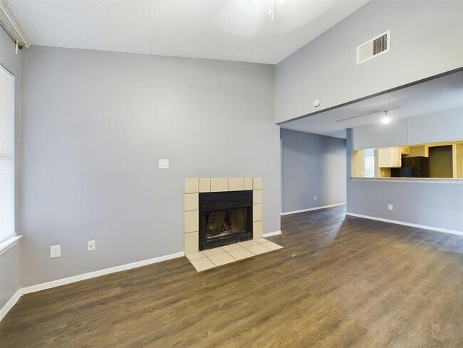 Building Photo - 806 W 24th St