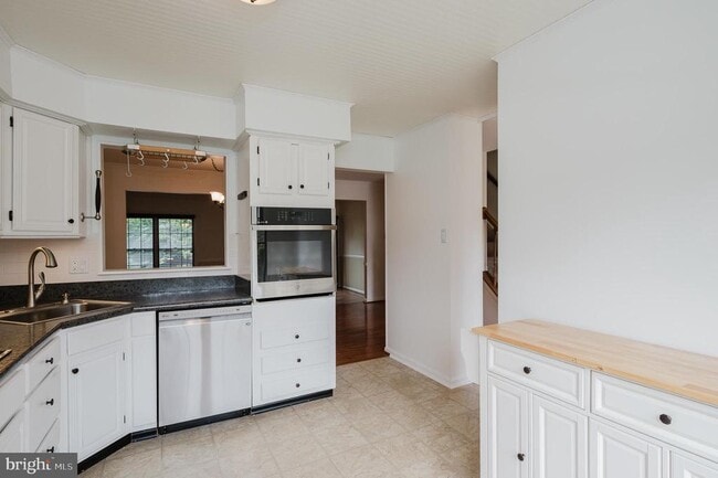 Building Photo - 27 Faraday Dr