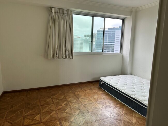 Building Photo - 969 Hilgard Ave