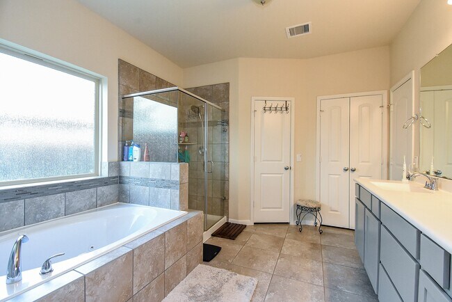 Building Photo - 12447 Girasole Ct