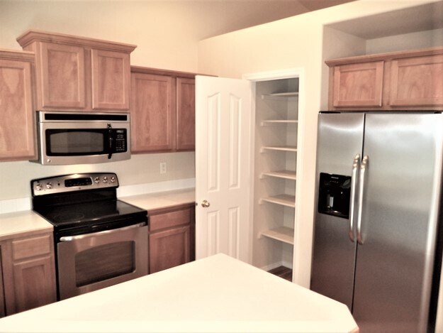 Building Photo - 868 Red Fern Dr