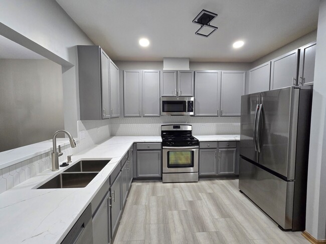 Building Photo - 3467 Ravinia Cir
