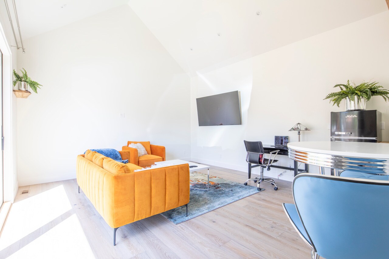 Building Photo - 730 Maxwell Ave