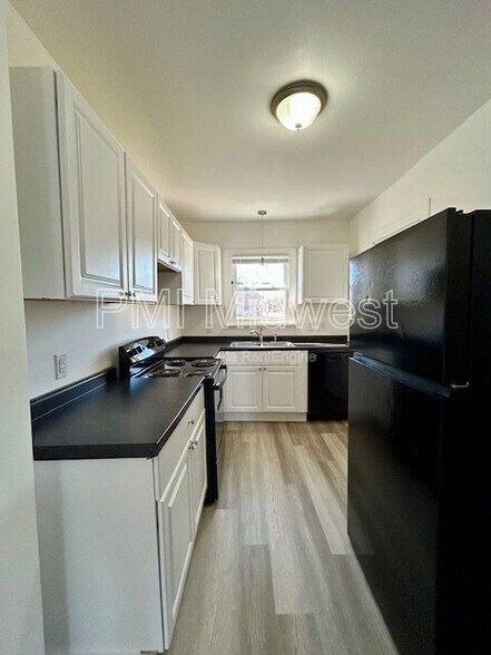 Building Photo - 2960 N Park Ave