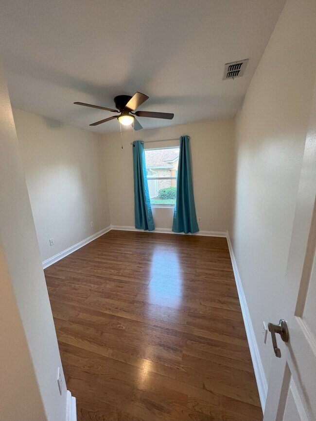 Building Photo - 345 Silver Pine Dr