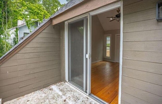 Building Photo - MULTI-LEVEL CONTEMPORARY HOME NEAR THE SALUDA RIVER