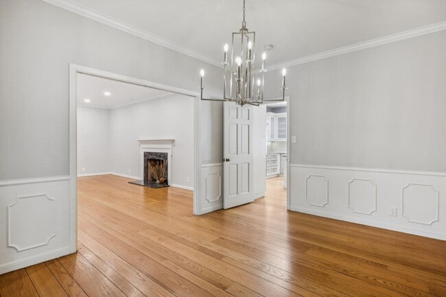 Building Photo - 216 Valparaiso Ave