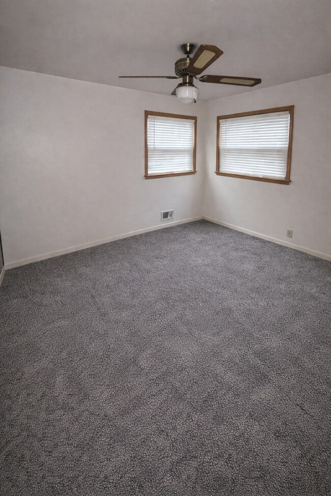 Building Photo - 5919 N 68th St