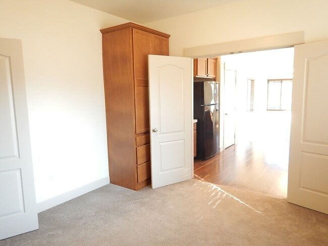 Building Photo - 2 Story, 3 Bedroom, 3 Bathroom House in He...