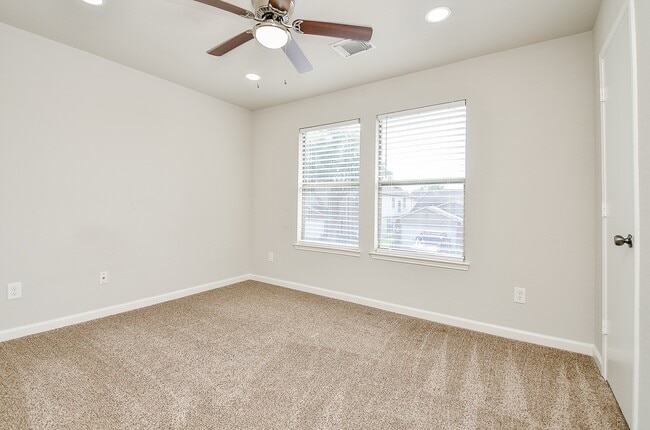 Building Photo - 13410 Cricklewood Creek Ln