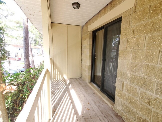 Building Photo - 2 bedroom, 1,5 bathroom townhouse in Mill Run