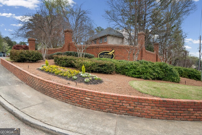 Building Photo - 4229 N Mountain Rd NE