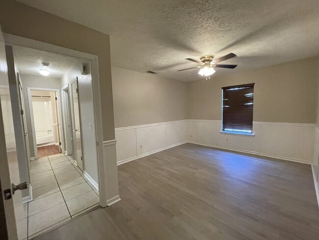 Building Photo - Home For Rent