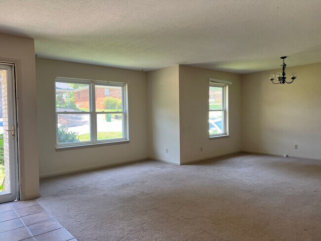 Building Photo - 4612 N Cypress St