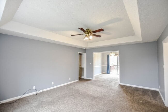 Building Photo - Pet Friendly Ranch!