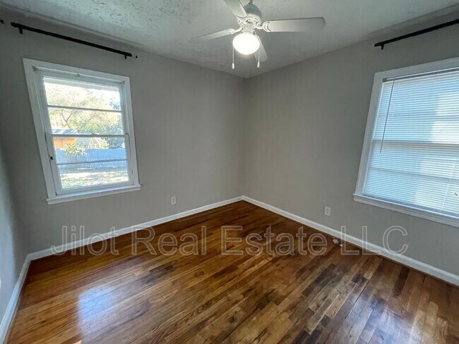 Building Photo - 2855 Monticello Pl