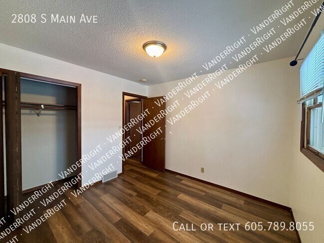 Building Photo - 2808 S Main Ave