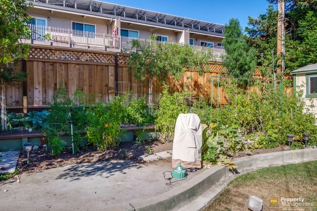 Building Photo - Turnkey Home with Natural Light & Upgrades...