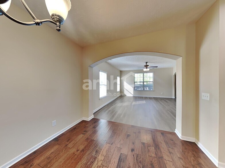 Building Photo - 1006 Middleton Ln