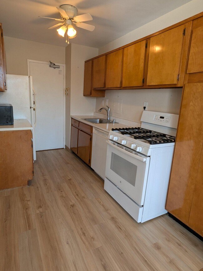 Building Photo - 6641 Wakefield Dr