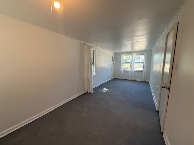 Building Photo - Huge Yard Front and Back over .39 acres 4 ...