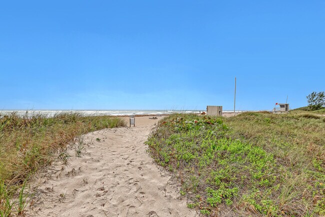 Building Photo - 125 S Ocean Ave