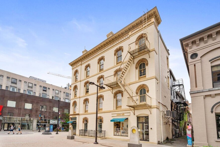 Building Photo - 102 N Tioga St