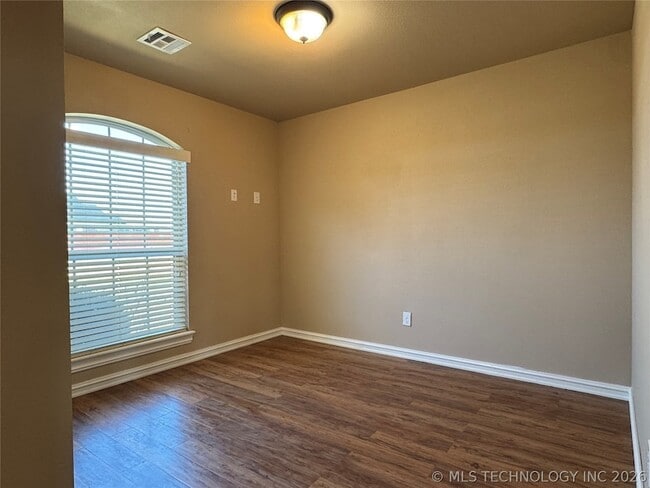 Building Photo - 1038 E 146 Ct S