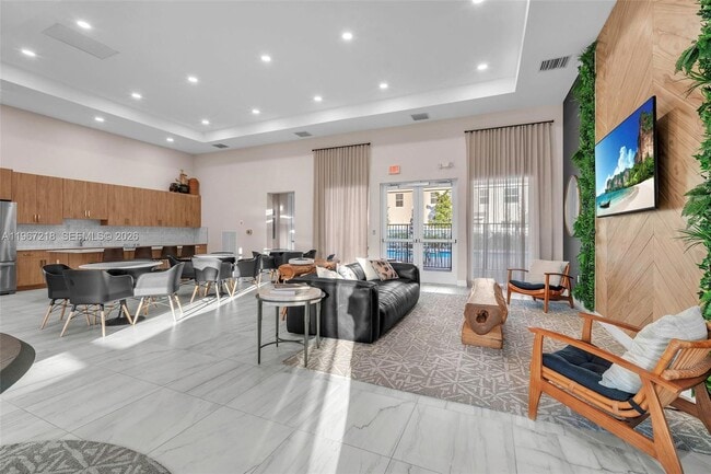 Building Photo - 142 SW 170th Ave