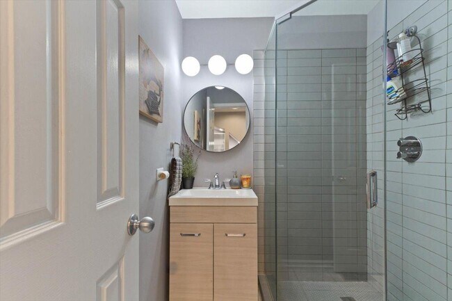 Building Photo - 2 bedroom in Chicago IL 60614