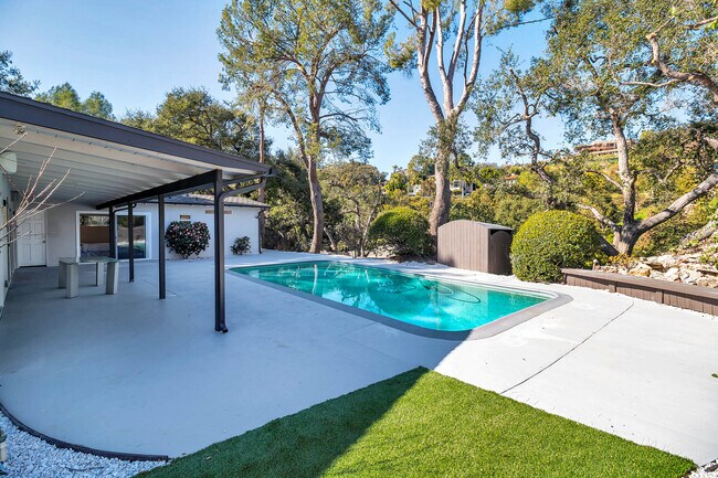 BACK YARD POOL - 16047 Meadowcrest Rd