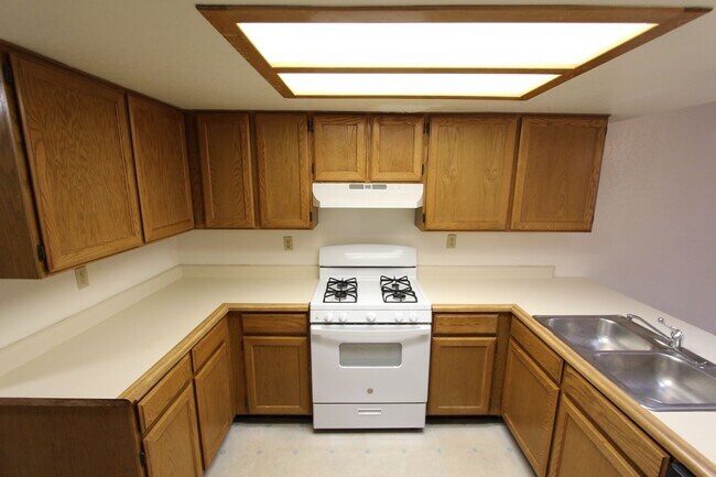 Building Photo - Bright 2BR Townhome in Boyington Heights | Private Balcony + Fenced Backyard