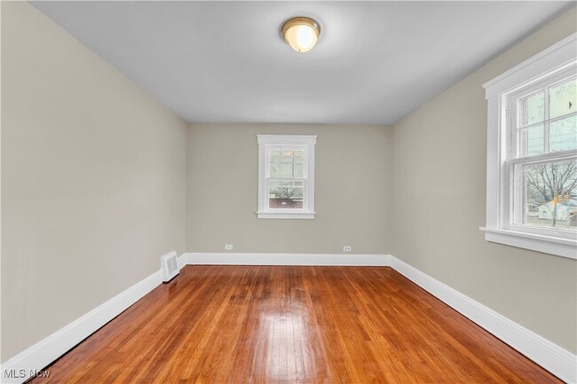 Building Photo - 221 E 266th St