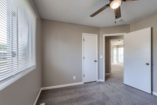 Building Photo - Fresh Updates & Prime Location Near Zorins...