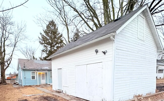 Building Photo - Charming 2 Bedroom Home for Rent & In Grea...