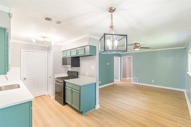Building Photo - 12906 Southspring Dr
