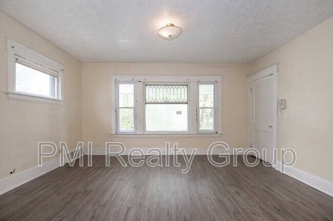 Building Photo - 1459 E 134th St