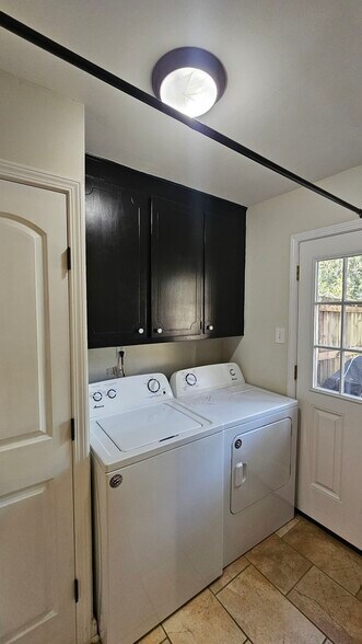 Building Photo - 4017 Cottage Hill Rd