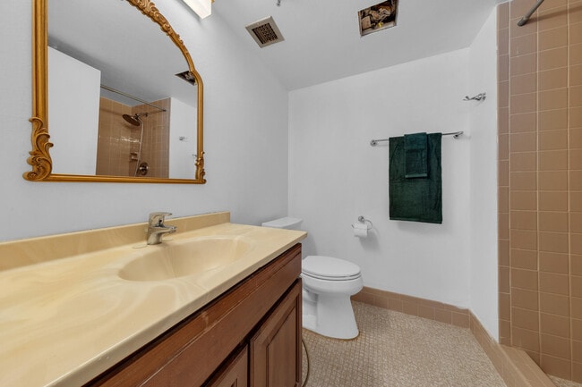 Building Photo - 14623 Bonaire Blvd
