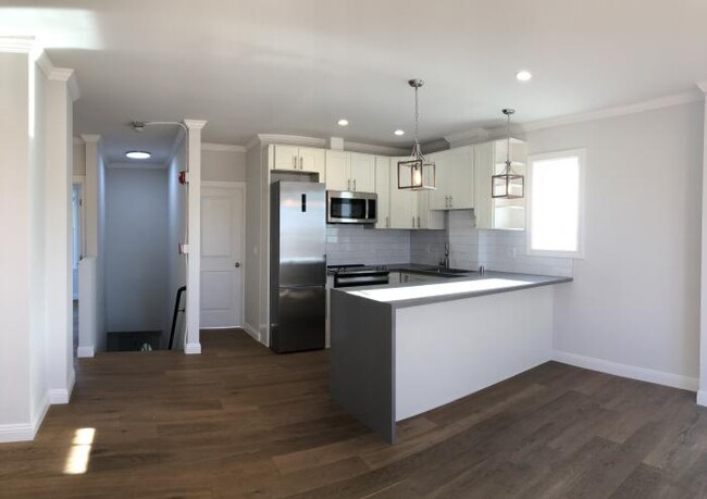 Building Photo - 3 bedroom in Oakland CA 94606