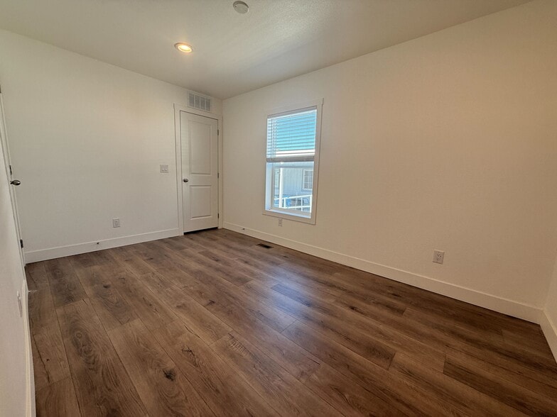 Building Photo - 3601 E Wyoming Ave