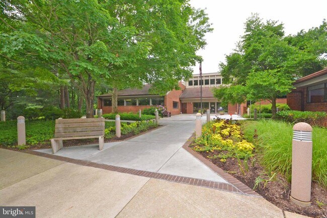 Building Photo - 1922 Marconi Cir