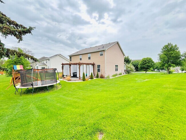 Building Photo - ONE OF A KIND 5bed/4bath!  *HOME THEATER* ...